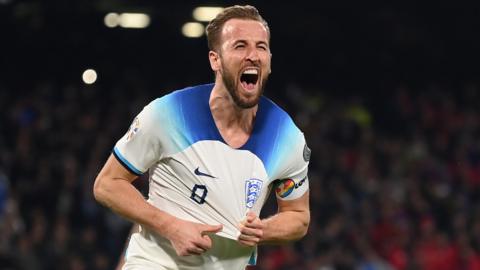 Harry Kane (centre) celebrates scoring