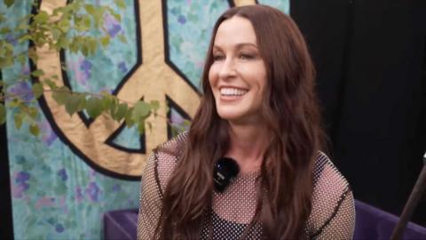 Alanis Morissette smiling 