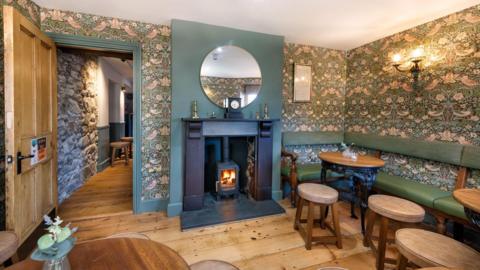 Ystafell yn y dafarn