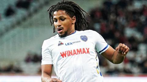 Yasser Larouci playing for Troyes