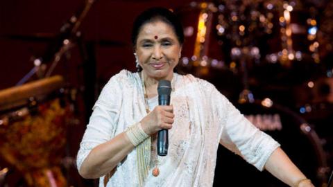 Indian singer Asha Bhosle performs at the '75 years of Asha' concert at Carnegie Hall, New York, New York, April 17, 2008. 