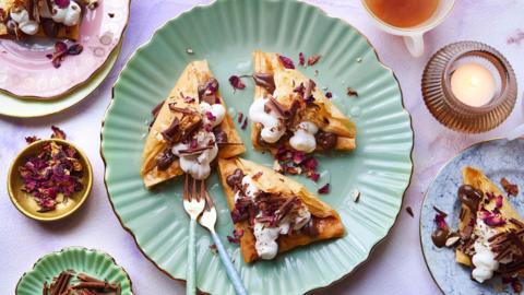 A plate of chocolate and hazelnut warbat.