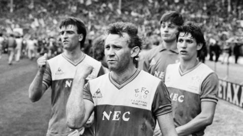 Peter Reid and other Everton players