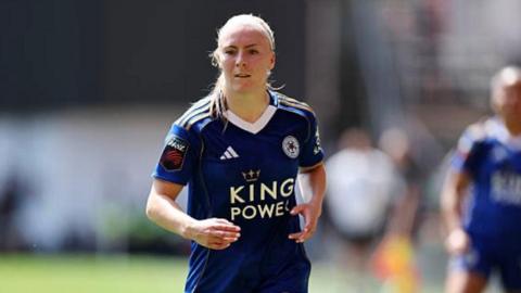 Jutta Rantala playing for Leicester City