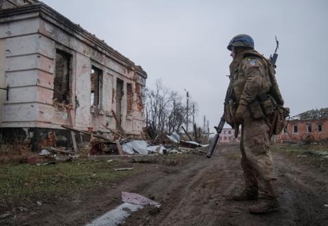 женщина  писает где попало 