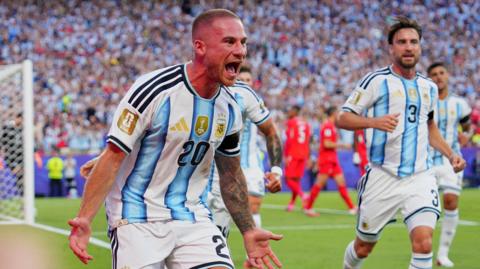 Argentina Lidera Batalla Épica Contra Sorprendente Suiza en Búsqueda de Semifinales del Mundial 2026