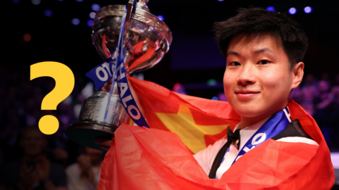 Zhao Xintong holds the World Snooker Championship trophy