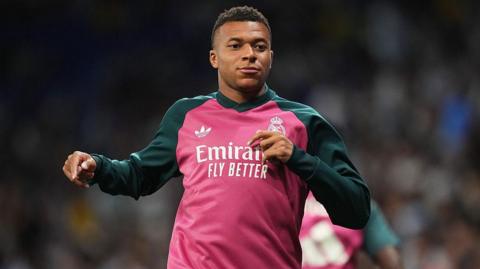 Kylian Mbappe warms up