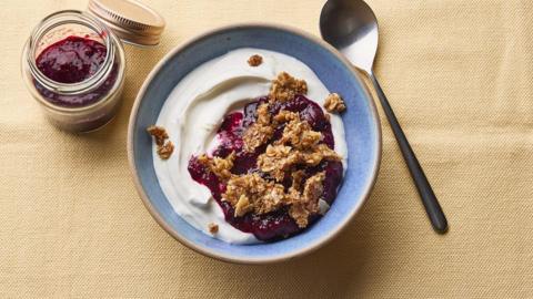 Lemon yoghurt bowl with chia seed jam