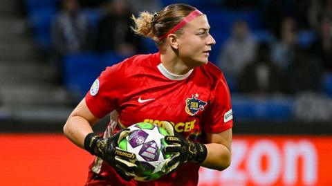 Goalkeeper Carina Schluter