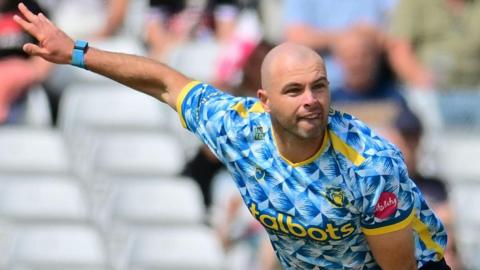 Jake Lintott bowls a ball during a T20 game for Birmingham Bears