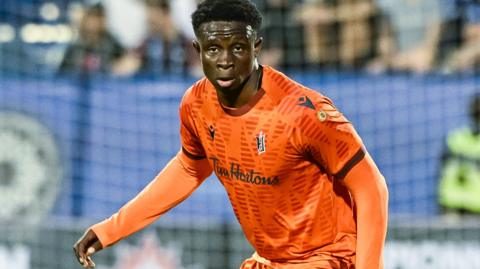 Malik Owolabi-Belewu in action for Forge FC