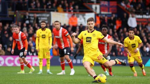 James McAtee of Sheffield United scores his team's second goal from the penalty spot during the Premier League match between Luton Town and Sheffield United at Kenilworth Road