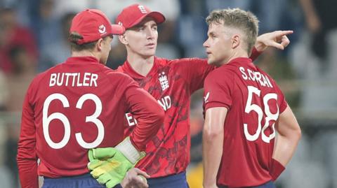 Harry Brook speaks to Jos Buttler and Sam Curran