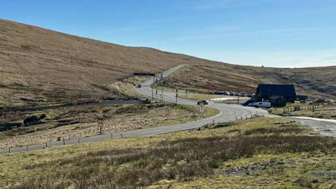 You can see the Mountain Road winding round at the Bungalow, and the bridge going over the road.