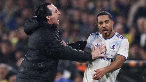 Unai Emery pushes Youri Tielemans in the chest