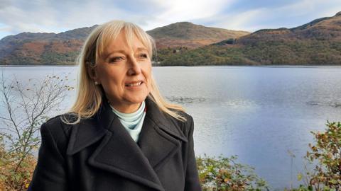 Cathy NicDhòmhnaill