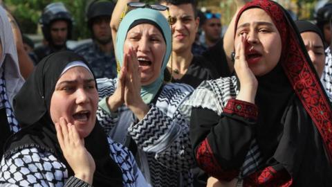 Demonstrators in Beirut chant slogans during a protest in support of Palestinians in Gaza (27/05/24)