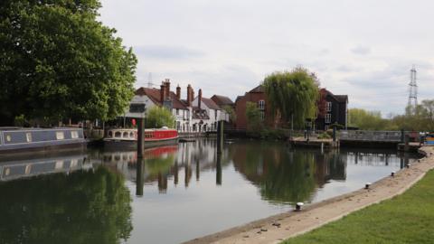 THURSDAY - Sandford Lock, Oxford