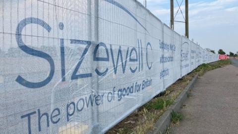 White fencing which reads 'Sizewell C, the power of good for Britain'