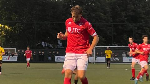 Lorne Bickley in action for Jersey Bulls