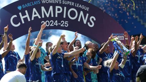Chelsea lift trophy