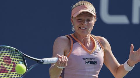 Harriet Dart hits a forehand return in her match against Marta Kostyuk at the 2024 US Open