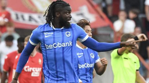 Tolu Arokodare playing for Genk