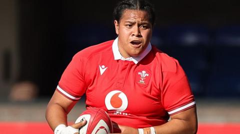 Sisilia Tuipulotu in action for Wales