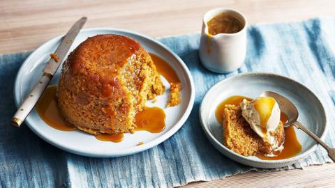 Steamed sponge pudding with honey butterscotch sauce