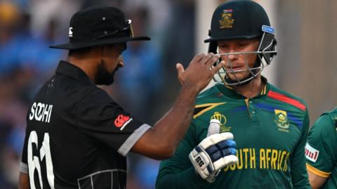 New Zealand's Ish Sodhi and South Africa's Rassie van der Dussen in 2023