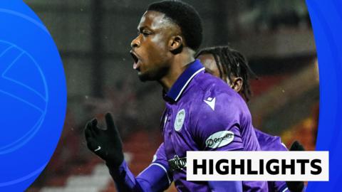 St Mirren players celebrating