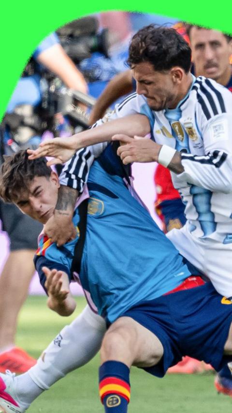 Argentina's Leandro Paredes hits Spain's Gavi