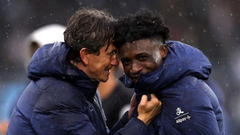 Thomas Frank celebrates win over Leeds with Mohammed Kudus in Premier League