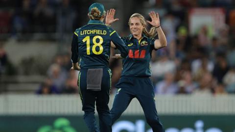  Sophie Molineux of Australia 