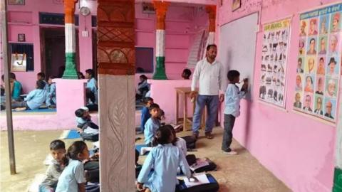Children studying in a classroom in Mr Singh's home.