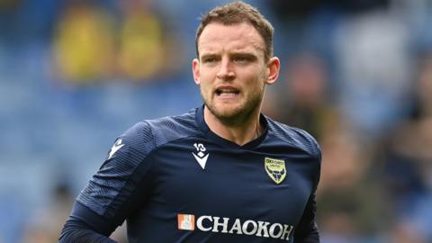 Simon Eastwood in action for Oxford United