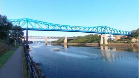 Queen Elizabeth II Metro Bridge, Gateshead