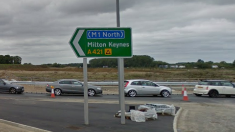 A421/M1 road sign