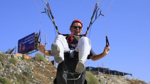 Sven Kühn von Burgsdorff goes paragliding along Gaza's coast (16 July 2023)