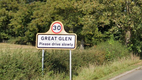 A sign showing the entrance to Great Glen