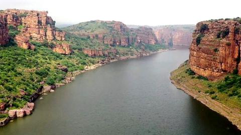 The Gandikota gorge in southern India is believed to be nearly 100,000 years old.