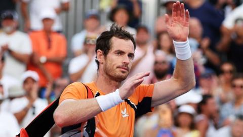 Andy Murray waves to the crowd at the Miami Open