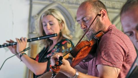 Muireann Nic Amhlaoibh agus Iain MacPhàrlain