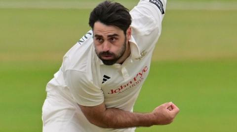 Brett Hutton bowling for Nottinghamshire