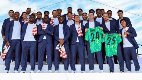 The United States team posing for a photo