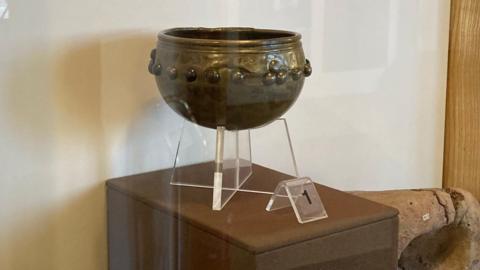 Bowl on stand on table
