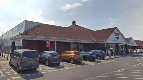 Wombwell Lane Tesco, Barnsley, with several cars and pedestrians in the car park