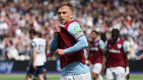 West Ham United's Jarrod Bowen celebrates scoring against Tottenham.