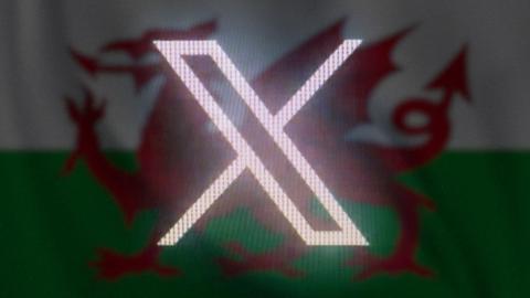 Logo X a baner Cymru